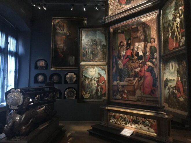 Krakow: The Erazm Ciołek Palace Museum 3 Days Entry Card - Exploring the Palaces Art and Architecture