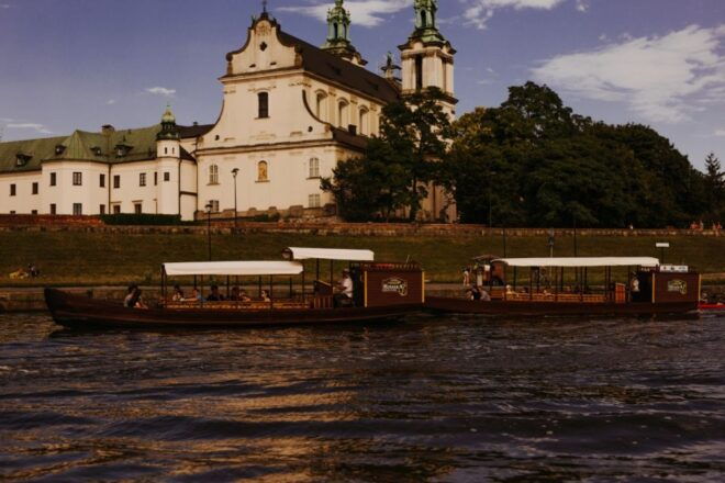 Krakow: Traditional Sightseeing Gondola on the Vistula River - Cruise Inclusions