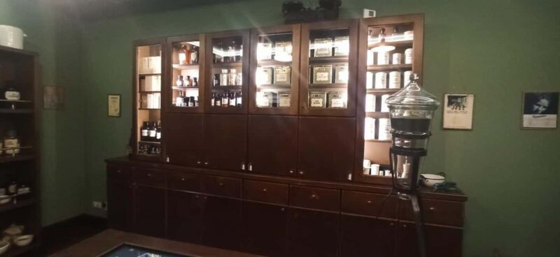 Krakow: Visit Apteka Pod Orlem in Italian - Good To Know