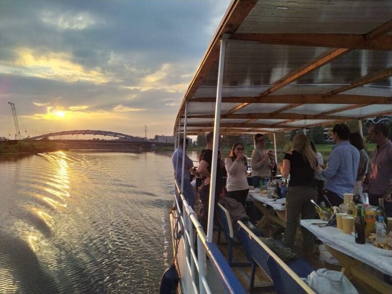 Krakow: Vistula River Cruise with Historical Views - Itinerary Breakdown: What You’ll See and Experience