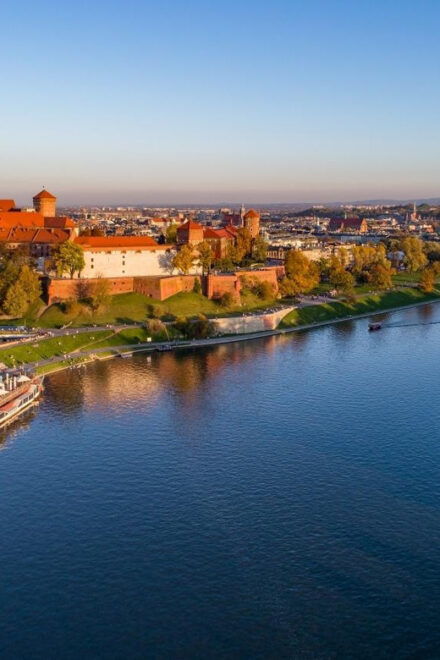 Krakow: Wawel Castle and Cathedral Interior With a Guide - Admiring Wawel Cathedrals Architecture