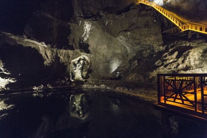 Krakow: Wawel Castle and Cathedral & Salt Mine, With Lunch - Itinerary Highlights