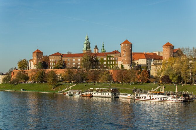 Krakow: Wawel Castle & Cathedral and Wieliczka Salt Mine Guided Tour With Lunch - Meeting Point Information