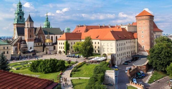 Krakow: Wawel Castle & Cathedral With Salt Mine Tour + Lunch - Visiting Wawel Cathedral