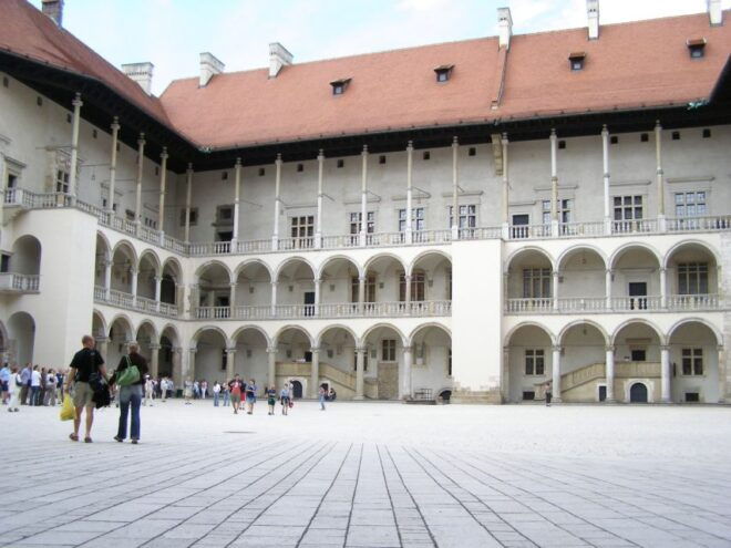 Krakow: Wawel Castle Guided Tour - Exploring Wawel Castle