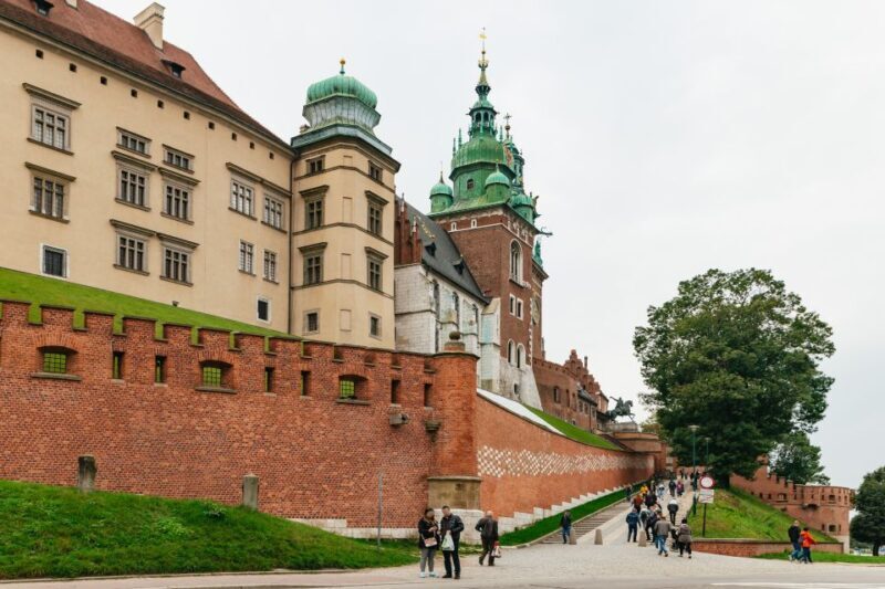 Krakow: Wawel Castle Guided Walking Tour - FAQs
