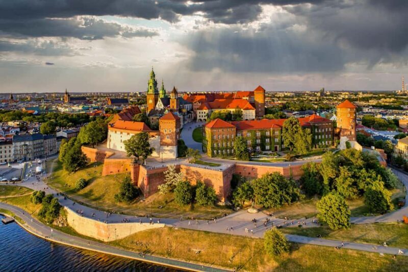 Krakow: Wawel Castle Guided Walking Tour - Exploring Wawel Castle in Depth
