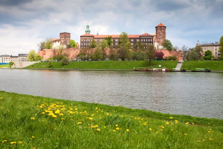 Krakow: Wawel Castle, Jewish Quarter, Wieliczka, Auschwitz - Exploring the Jewish Quarter
