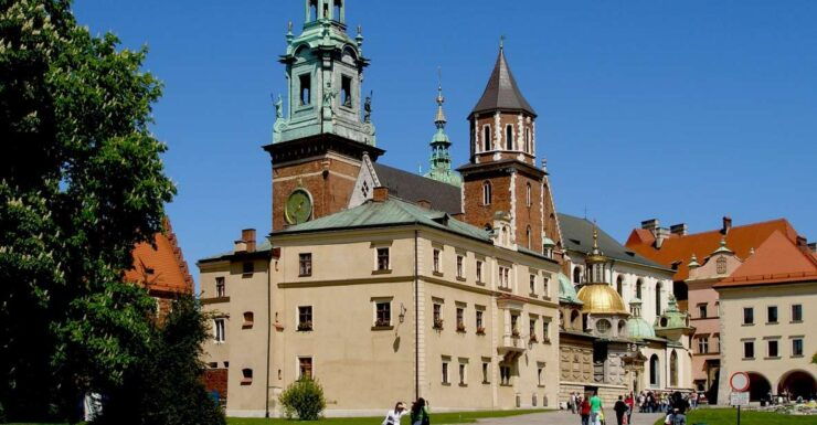 Krakow: Wawel Castle, Jewish Quarter, Wieliczka Salt Mine - Wawel Castle: Royal Residences & History