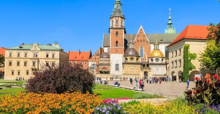 Krakow: Wawel Cathedral and St. Marys Basilica Guided Tour - Good To Know
