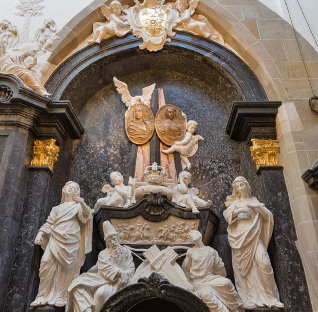 Krakow: Wawel Cathedral and St. Marys Basilica Guided Tour - Tour Highlights