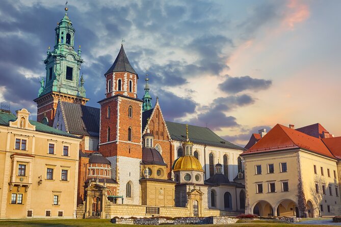 Krakow: Wawel Cathedral Guided Tour With Admission Tickets - Important Information for Participants