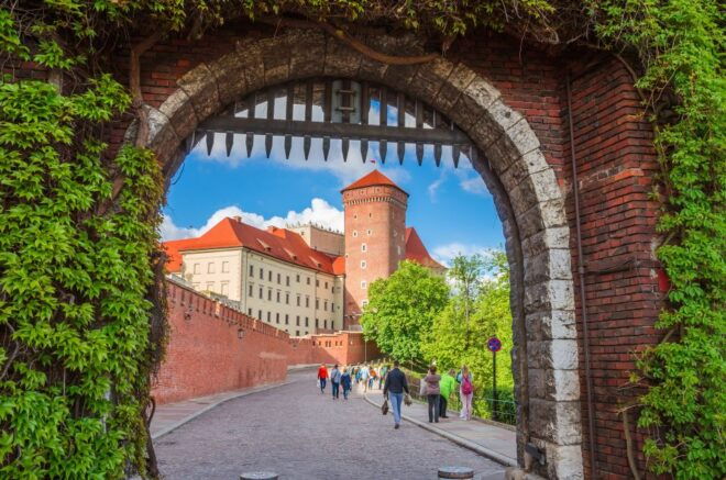 Krakow: Wawel Hill Audioguide Tour - Guided Assistance