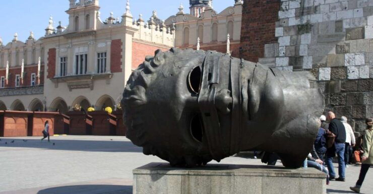 Krakow: Wawel Hill, Schindler's Museum, Kazimierz, Wieliczka - Day 1: Wawel Royal Castle Exploration