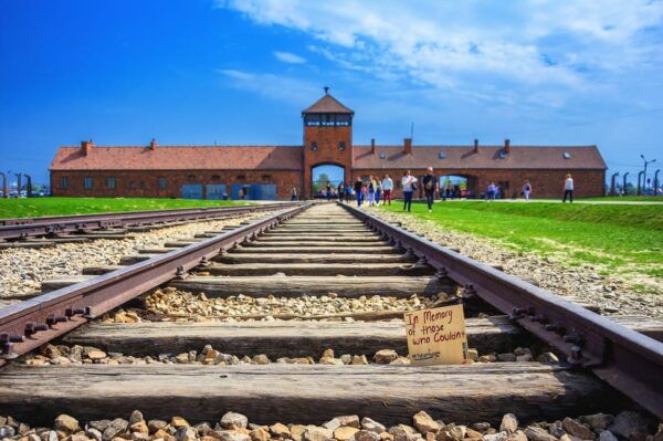 Krakow: Wieliczka Salt Mine and Auschwitz-Birkenau Tour - Visiting the Auschwitz-Birkenau Memorial