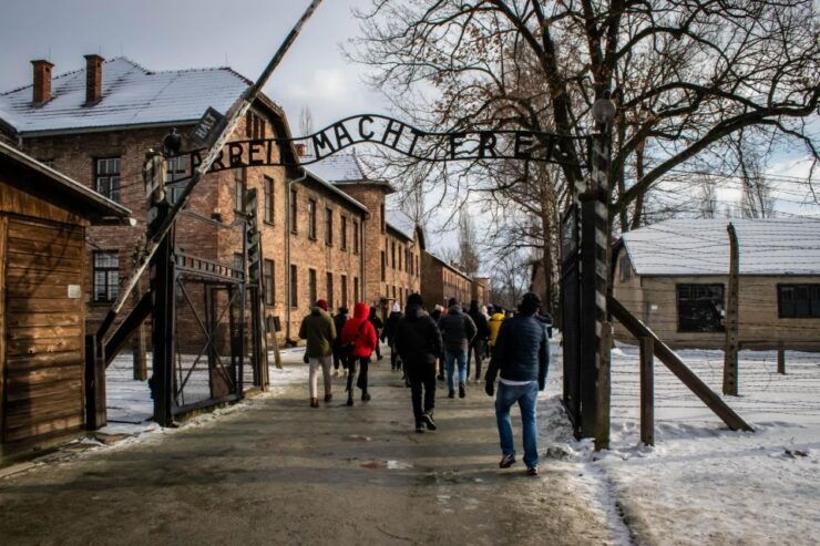 Krakow:Luxury Service Auschwitz-Birkenau Tour & Hotel Pickup - Participant Information