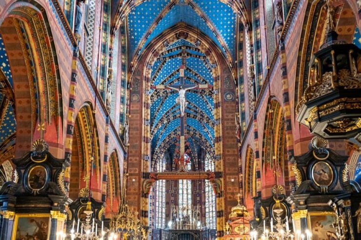 Krakows Old Town Quick Review & St. Marys Basilica Visit - Key Points