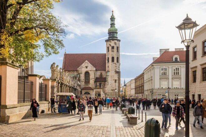Krakows Old Town, St. Marys Church and Rynek Underground - Meeting Point