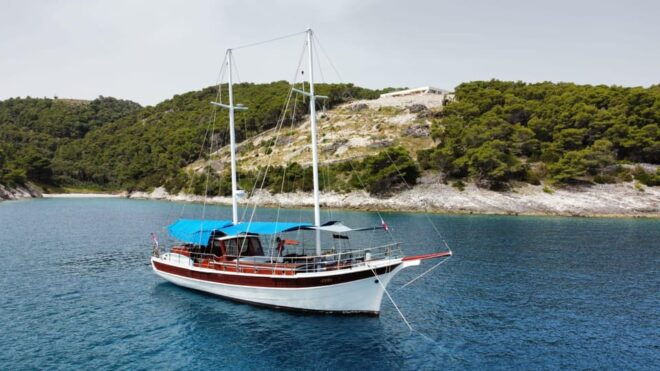 Krilo Jesenice/Omis/Podstrana/Split: Daily Boat Trips - Itinerary Highlights