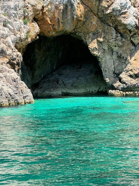 Krk: Golden Beach and Blue Cave 4 Islands With Welcome Drink - Experience Itinerary