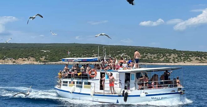 Krk: Golden Beach and Blue Cave 4 Islands With Welcome Drink - Accessibility Features