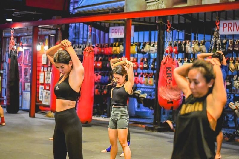 Krudam Gym Muay Thai Class Ratburana Branch - Choosing group class or private coaching