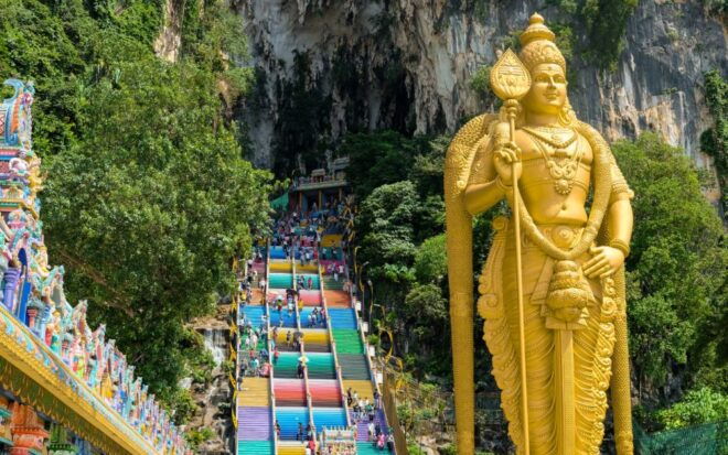Kuala Lumpur: Batu Caves, Batik Center and Royal Selangor - Immerse in Malaysian Art at the Batik Center