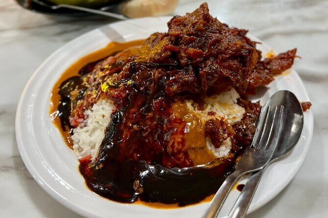 Kuala Lumpur Food Tour with 12+ Authentic Dishes & Local Secrets - The Food & Flavors