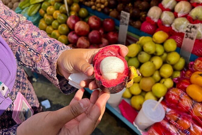 Kuala Lumpur Food Tour with 12+ Authentic Dishes & Local Secrets - Exploring Chinatown’s Food Scene at Jalan Petaling