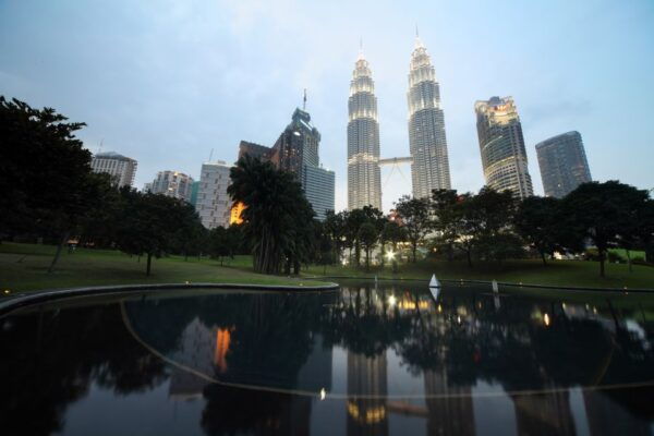 Kuala Lumpur Full-Day Tour With 2-Way Airport Transfers - Experience the Citys Landmarks
