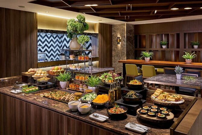 Kuala Lumpur International Airport (KUL) T1 /T2 VIP Lounge Access - Review Insights: What Travelers Say