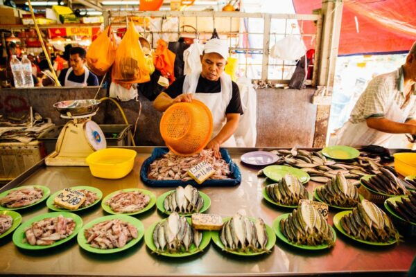 Kuala Lumpur: Private Food Tour – 10 Tastings With Locals - Experiencing the Flavors of Malaysian Street Food