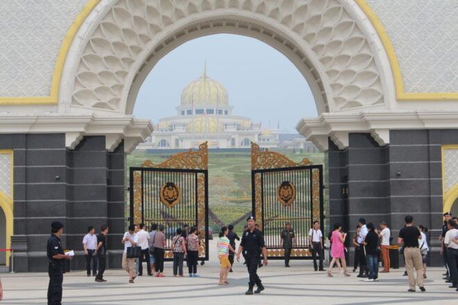 Kuala Lumpur, Putrajaya & Batu Caves Private Tour - Entrance to Royal Selangor Visitor Center and Batu Caves Experience