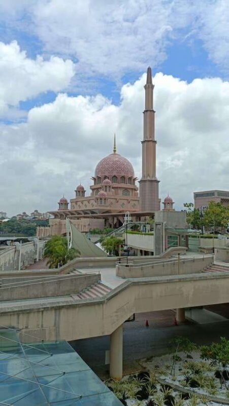 Kuala Lumpur: Putrajaya Tour with Hotel Pickup - Authentic Experiences and Common Concerns