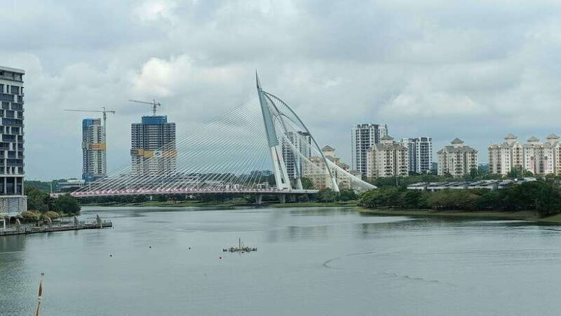 Kuala Lumpur: Putrajaya Tour with Hotel Pickup - Discovering Putrajaya: A Practical Tour Review