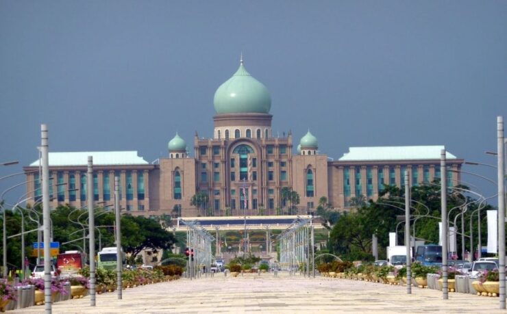 Kuala Lumpur: Putrajaya Tour With Traditional Boat Cruise - Free Cancellation and Flexible Booking Options