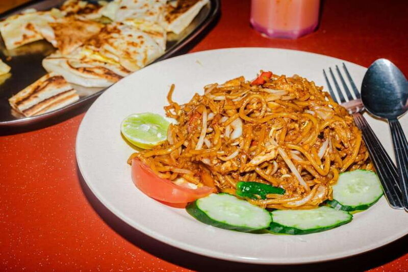 Kuala Lumpur: Sambal Street Food Tour with 15+ Tastings - The Food: A Mix of Classics and Surprises