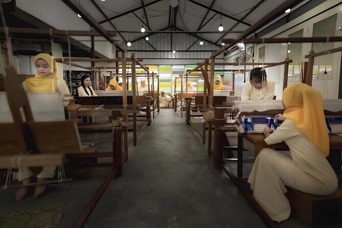 Kuching Best Secret Indigenous Weaving Workshop with Local - Overall Experience: Who Is It For?