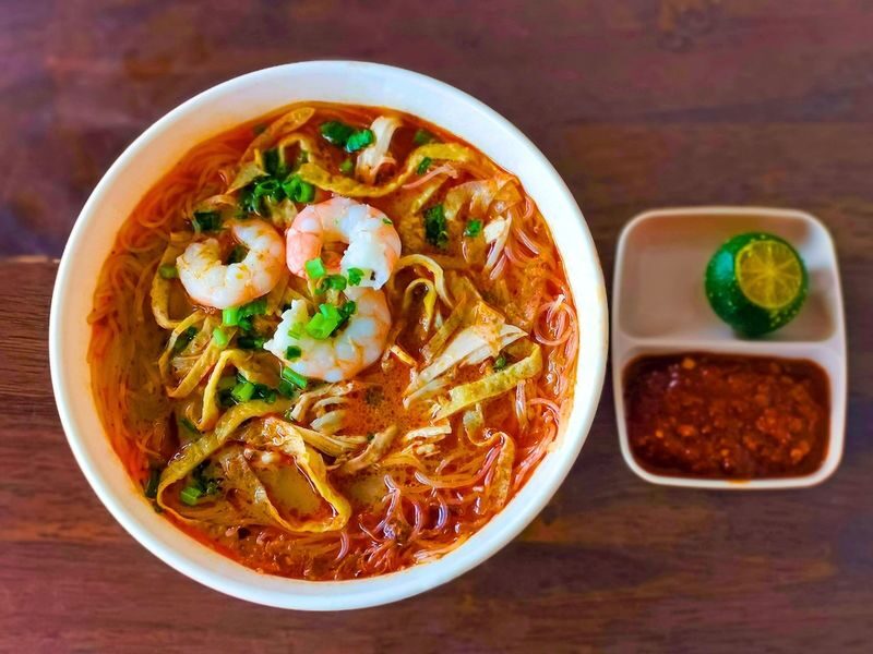 Kuching Foodie Experience Guided Tour with 5 Tastings - From Hong San Si Temple into Kuching’s food streets