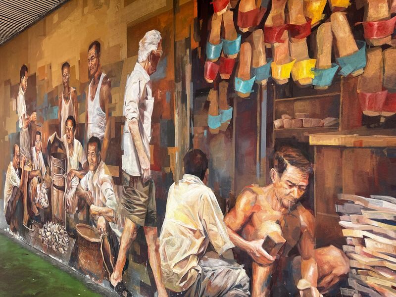 Kuching Foodie Experience Guided Tour with 5 Tastings - Dry noodles and a finish near Square Tower