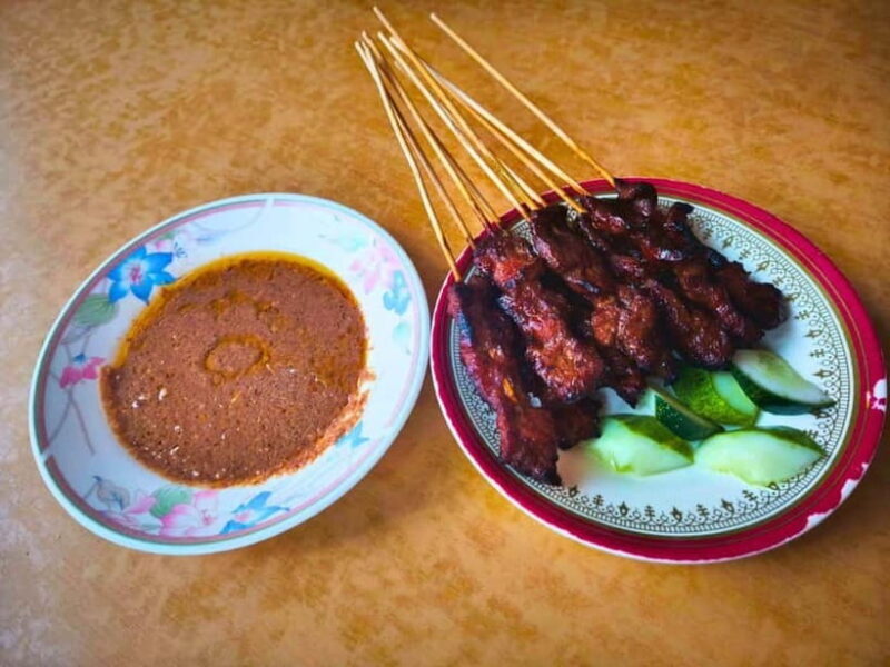 Kuching: Foodie Experience Guided Tour with 5 Tastings - Who Should Consider This Tour?