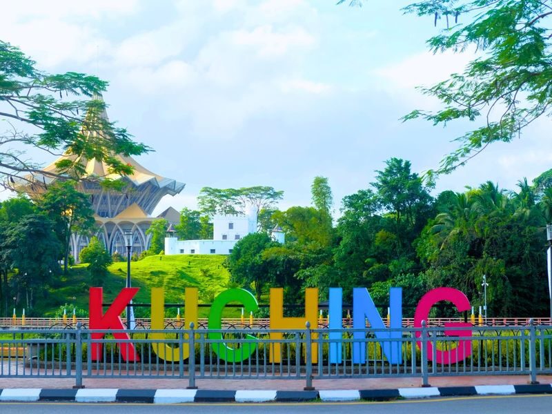 Kuching Heritage City Walking Tour with Boat Ride and Lunch - What Makes This Kuching Walk Worth Your Morning