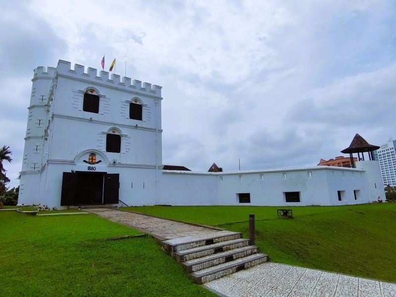 Kuching Heritage City Walking Tour with Boat Ride and Lunch - Fort Margherita and the Brooke-Era Story