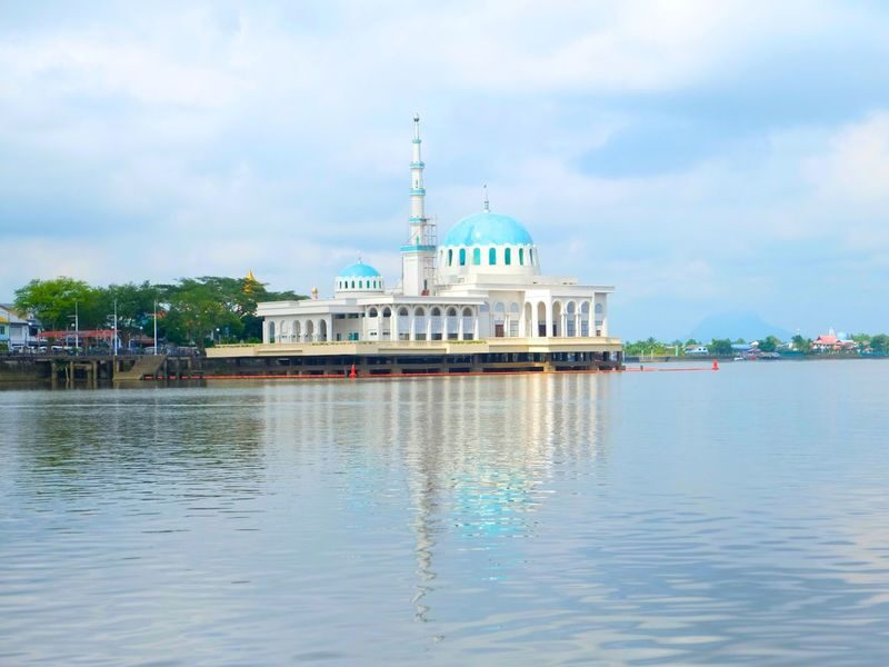 Kuching Heritage City Walking Tour with Boat Ride and Lunch - Darul Hana Bridge and a Hornbill-Shaped View