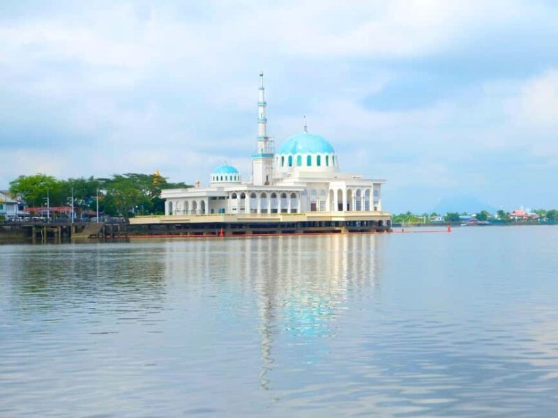 Kuching: Walking Tour with Sampan Boat Ride and Lunch - The Sum Up