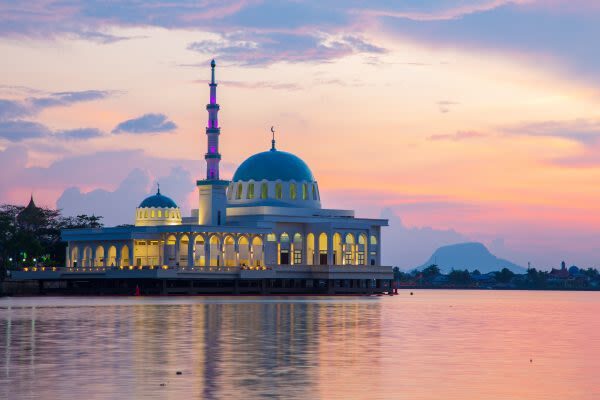 Kuching Waterfront Half-Day Historical Guided Walking Tour - Who will get the most from this walk?