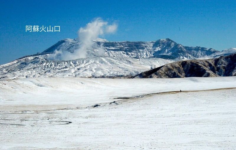Kumamoto Aso Day Trip: Enjoy 4 Major Attractions Group Tour - The bus, the schedule and the language support