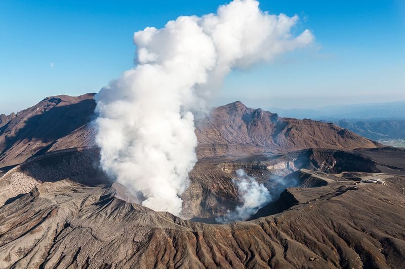 Kumamoto Aso Mythical Journey - Volcanic Scenery, Flying Waterfall Canyon, Hot Spring Healing Day Trip | Departing from Fukuoka - Kurokawa Onsen for a slower finish