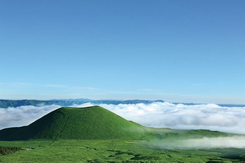 Kumamoto Departure Aso Area Chartered Car Day Tour | Kumamoto Castle | Mount Aso Crater | Kusasenri | Kamishikimi Kumanoza Shrine | Shirakawa Spring Source | Aso Shrine | Daikanbo | Nabe Falls | Kurokawa Onsen, etc. - What the price covers, and what it does not