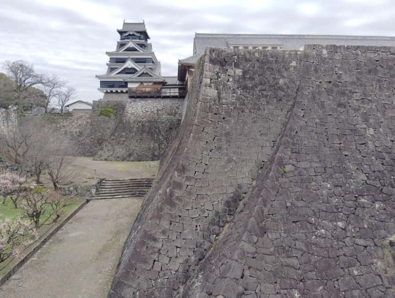 Kumamoto: Kumamoto Castle Guided Walking Tour 90min - The Sum Up
